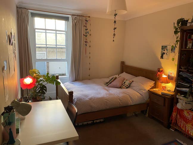 Bedroom available for rent. Main Photo