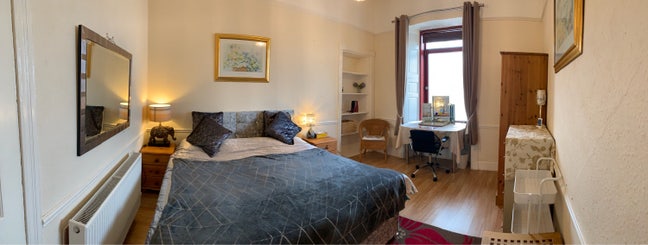 Town centre quiet double bedroom  Main Photo