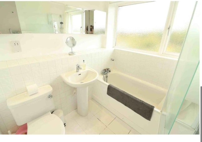 Double Room to let Main Photo