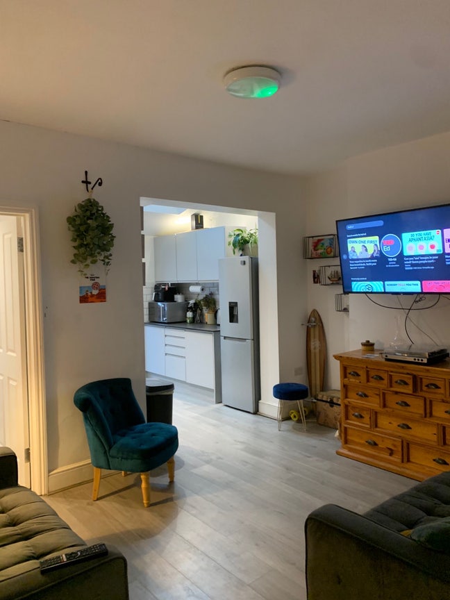 Double Room Available Near Victoria Park Main Photo