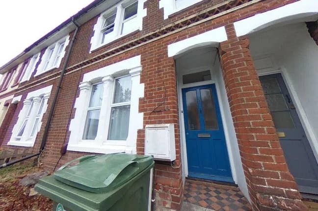 PERFECT Location - 48 Romsey Road Main Photo