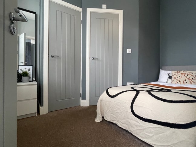 CV1 Double En-Suite - Welland Road Main Photo