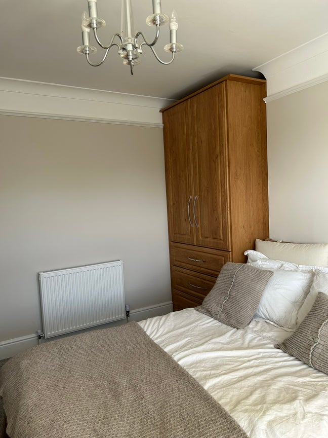 Lovely Double Room in Quiet Home  Main Photo