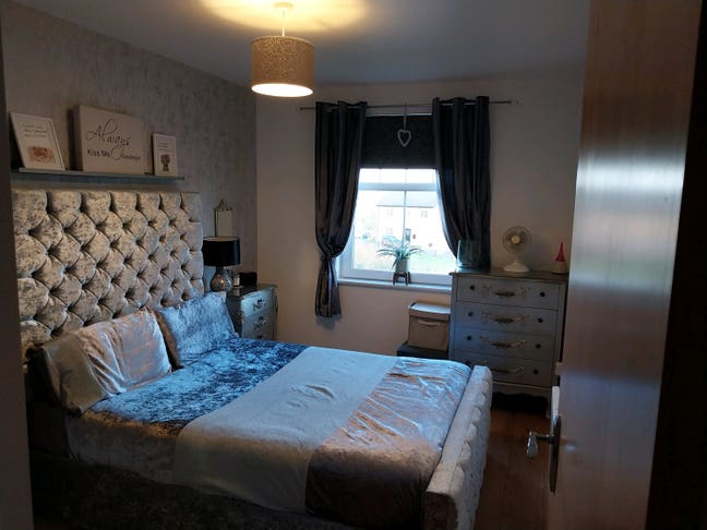 Warm, cosy modern double room S20 Main Photo