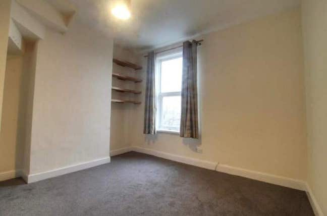 2 Double Bedrooms in B16 0AH Main Photo