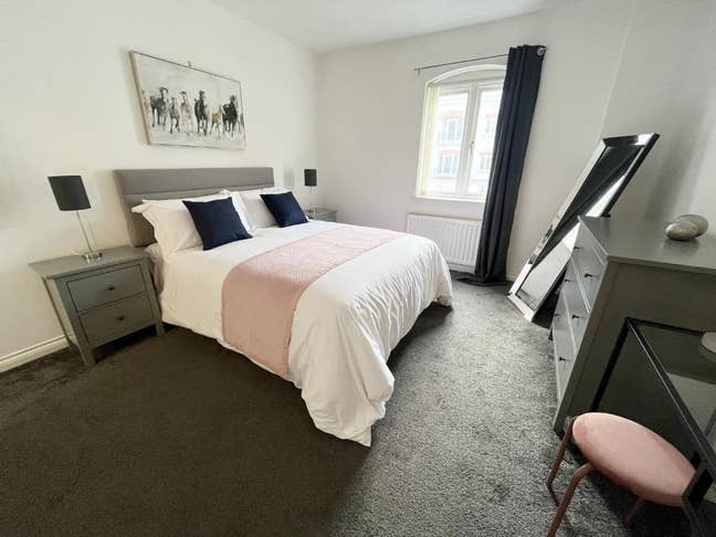 En-suite and Double rooms in 2 bedroom apartment  Main Photo