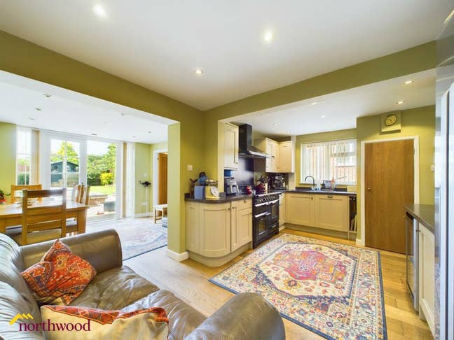 Three Rooms in modern and spacious Banbury home   Main Photo