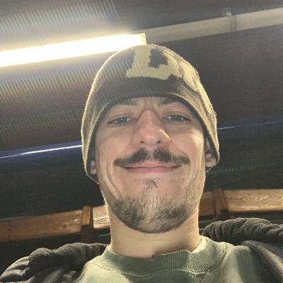 friendly professional looking for house(mates!) Main Photo