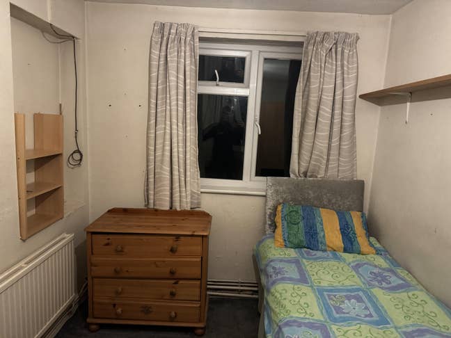 Bright and airy room on quiet Rd Main Photo