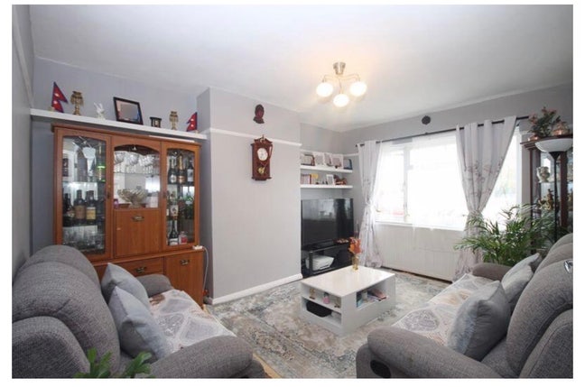 2 bed flat to rent Main Photo
