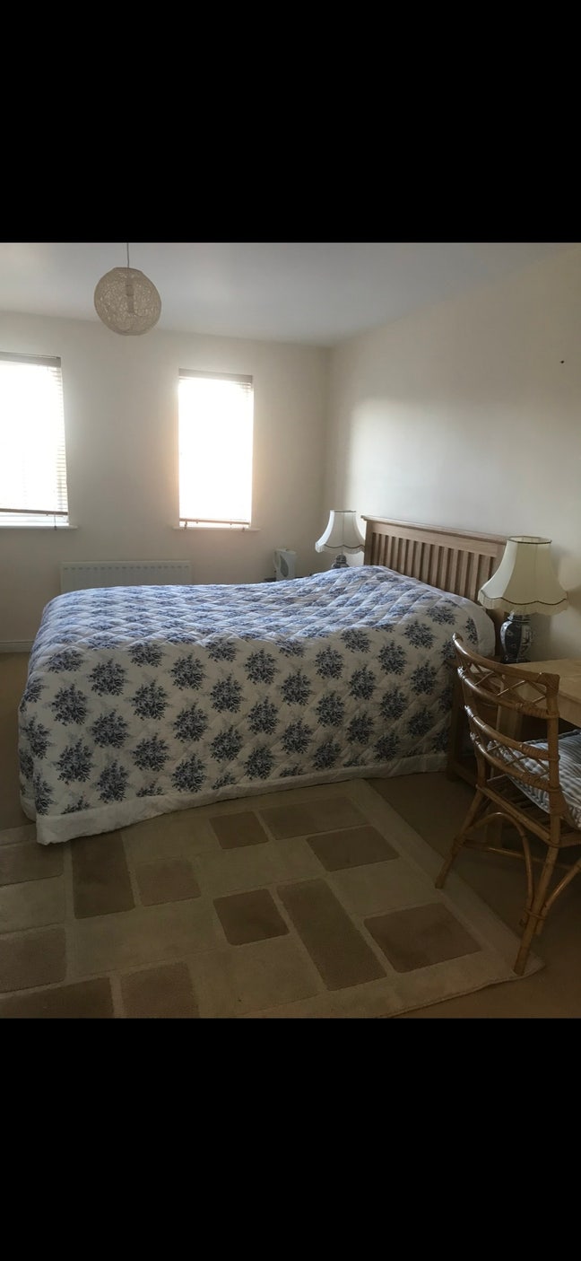 Master Ensuite Bedroon in Large Detached Property Main Photo