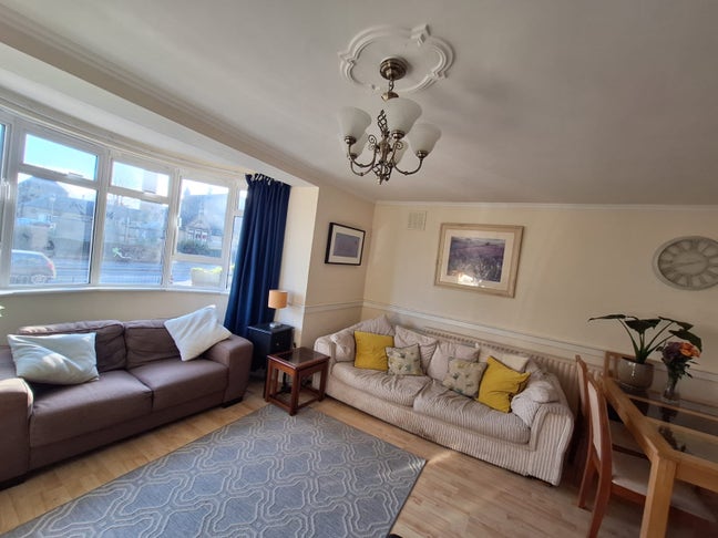 Spacious Double Room in Great Location! Main Photo