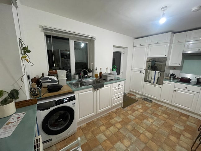 1 double room in a lovely house in Forest Hill Main Photo