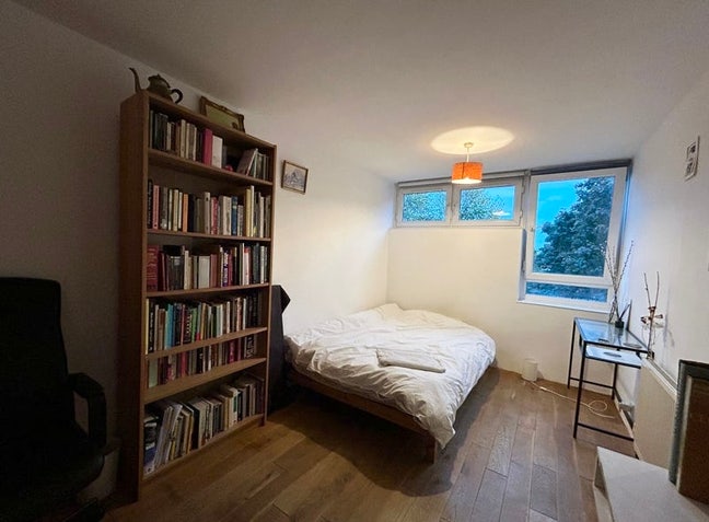 Lovely Room in Lively East London! Main Photo