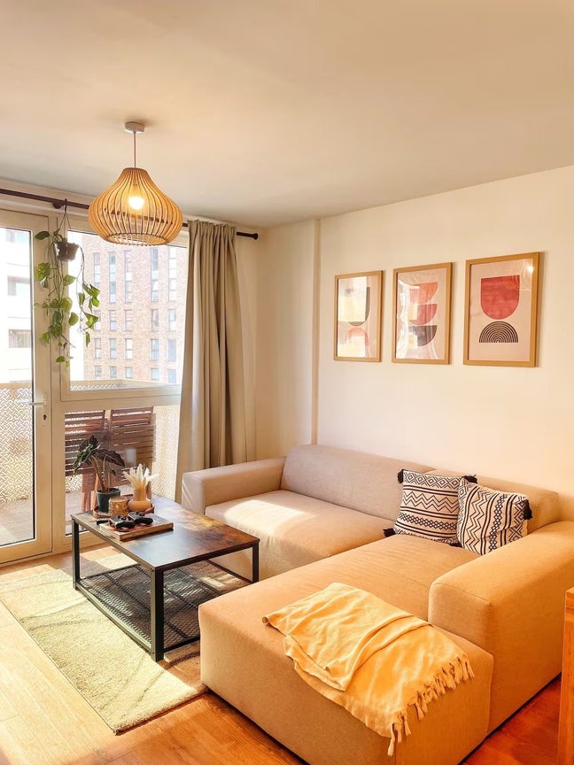 Spacious 2 bedroom house (fully furnished)  Main Photo