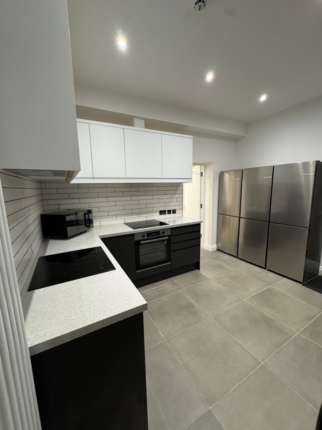 Large Luxury Double Bedroom with En-suite Main Photo