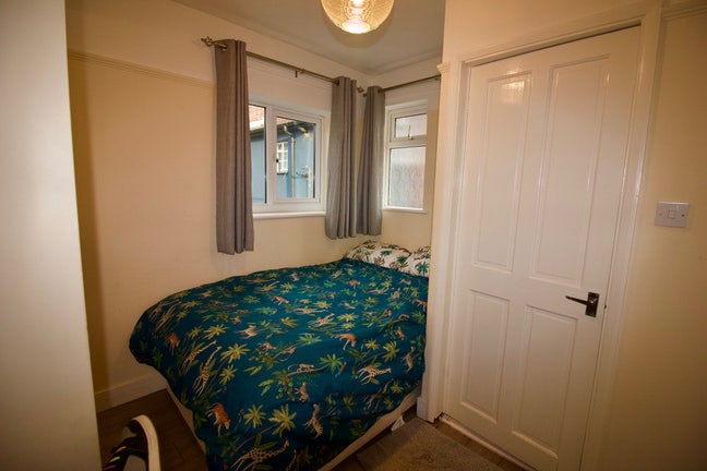 Small Ensuite double in Quiet, Friendly House.  Main Photo