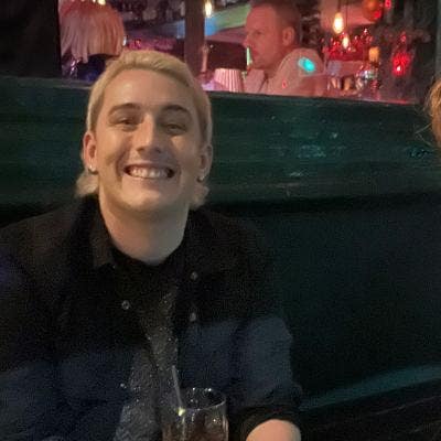 Teacher looking for room in LGBT+ friendly house Main Photo