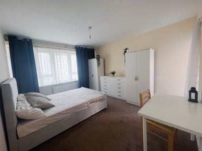 Double Room Next to Kilburn Station Main Photo
