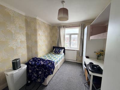 Large Double room for a single person. Main Photo