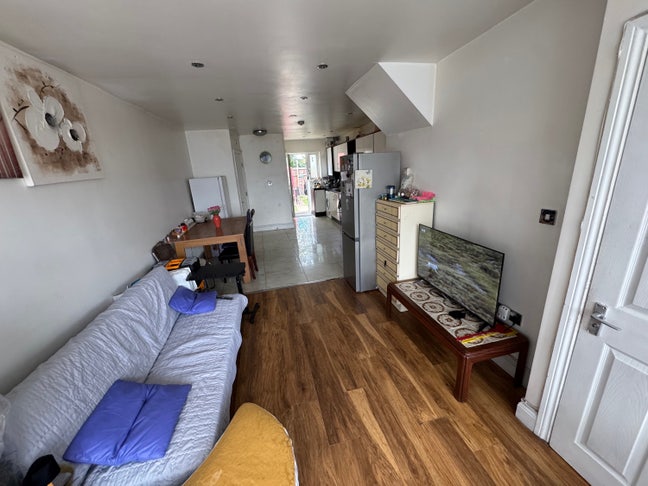 Room for rent in Hanworth Main Photo