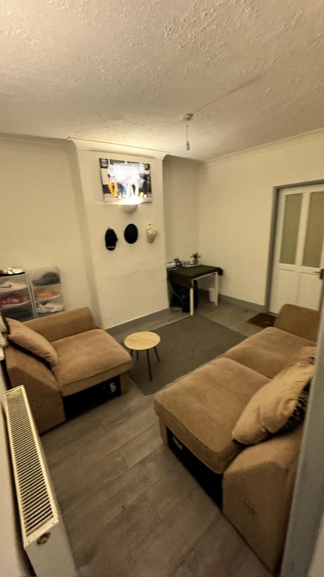 Single room available Main Photo