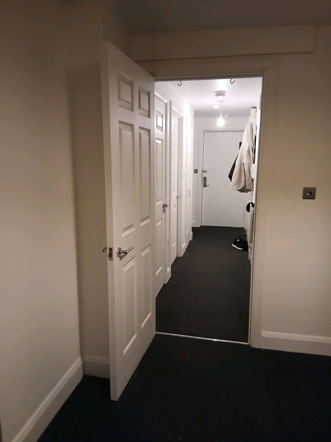 1 ROOM TO RENT Main Photo