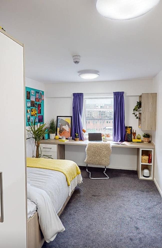 En Suite to rent in student accommodation  Main Photo