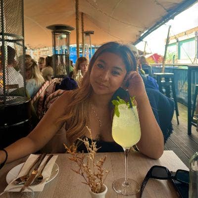 Professional Female seeks a double room Main Photo