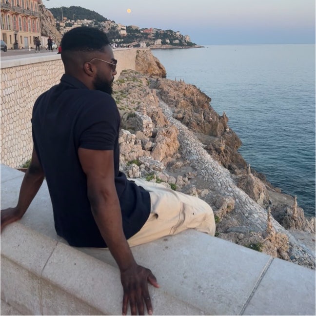 I’m a chill but active person who loves try... Main Photo