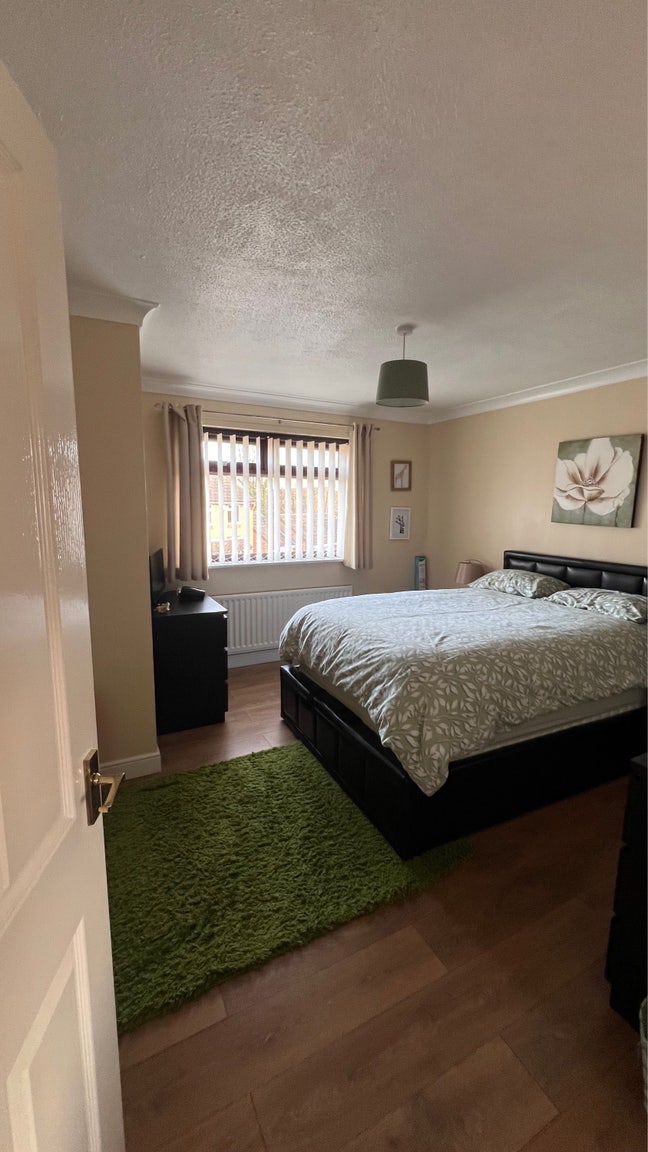 Spacious Double room - 10 mins from town centre  Main Photo