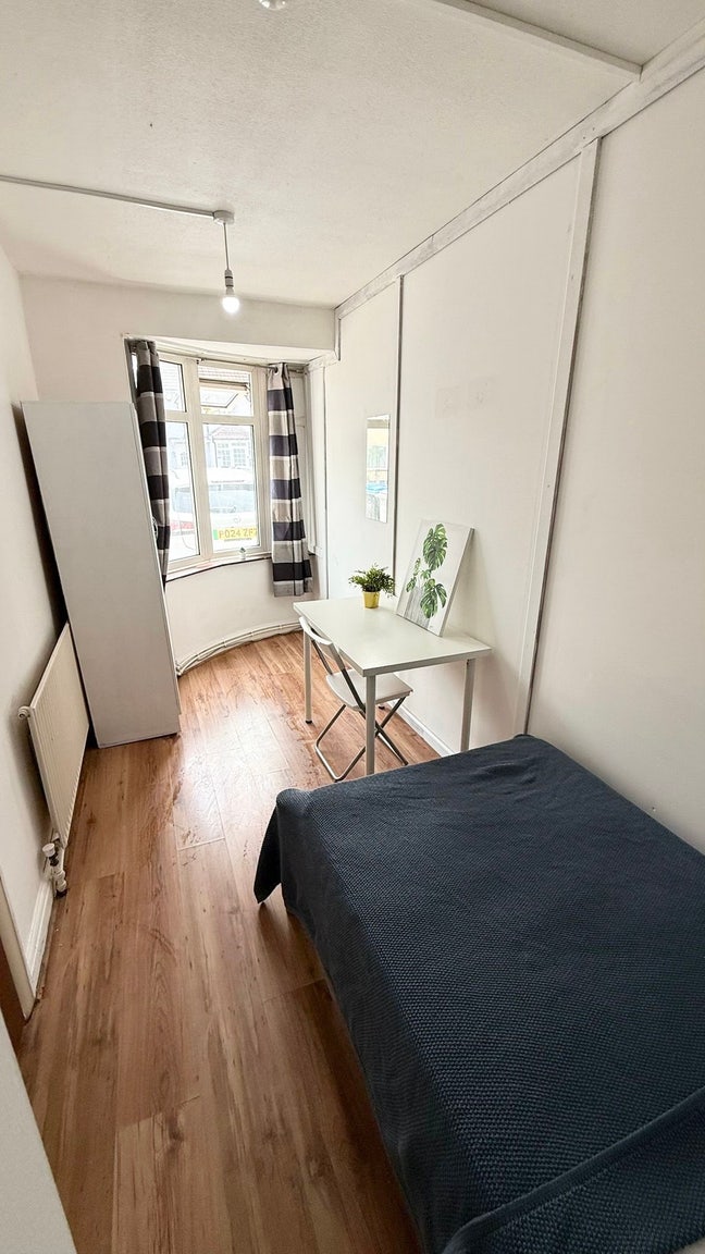 2 Cozy Single Rooms Only £160pw in Wembley Area Main Photo