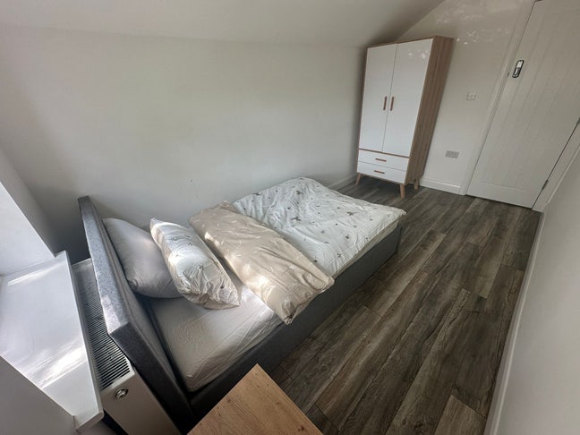 Room for Rent- Single Professional Only | Central  Main Photo