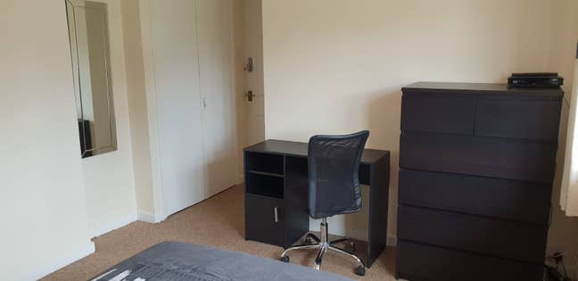 2 X Rooms Near Hospital (All Indian House) GU2 8Ls Main Photo