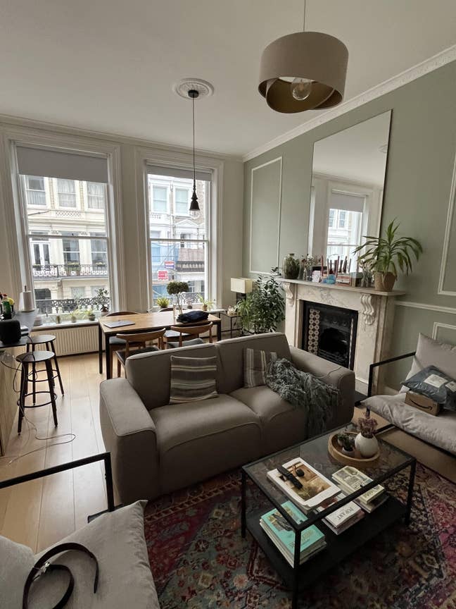 Modern in West Kensington Main Photo