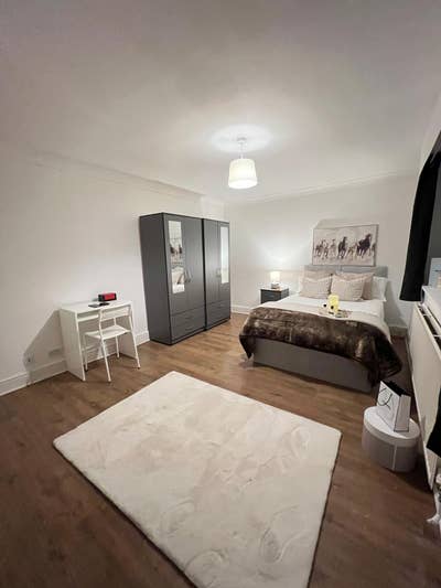 Double rooms 10 minutes from Edgware Station Main Photo