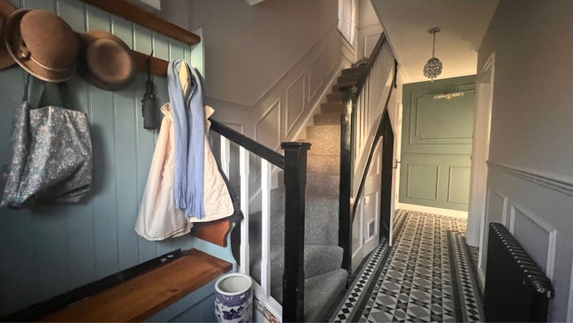 Bathwick New Decorated En-suit Loft Room Main Photo