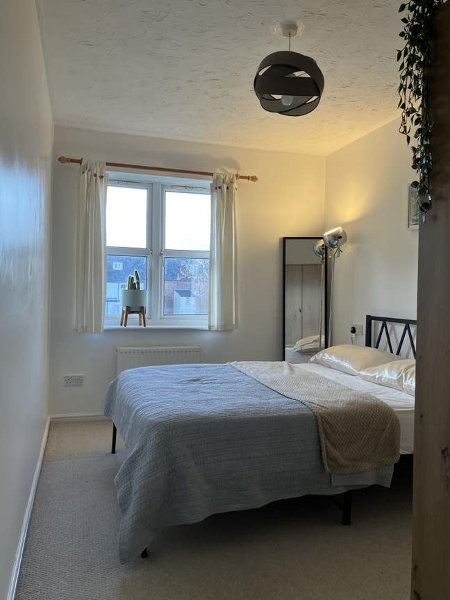 Sunny Room + Private Bathroom  | Garden | Central Main Photo