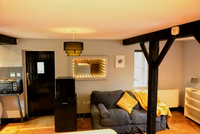 ✨ Lovely Self-Contained Annex (All Bills Included) Main Photo