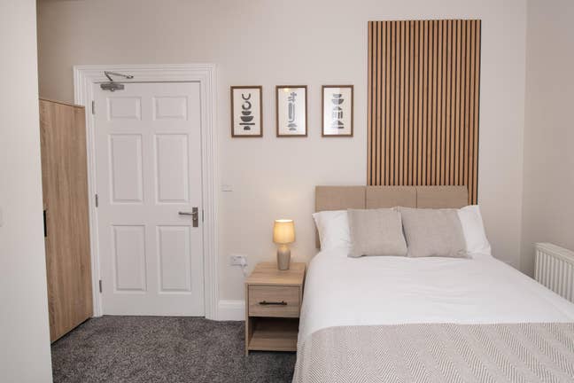 Double Room En-Suite - HU8 Main Photo