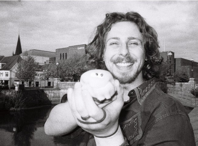 Young proffesional looking for a room Camden area Main Photo