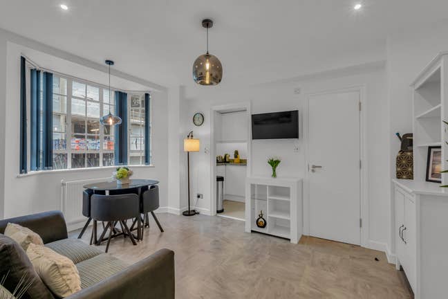 Cosy 1 Bed in Chelsea Main Photo