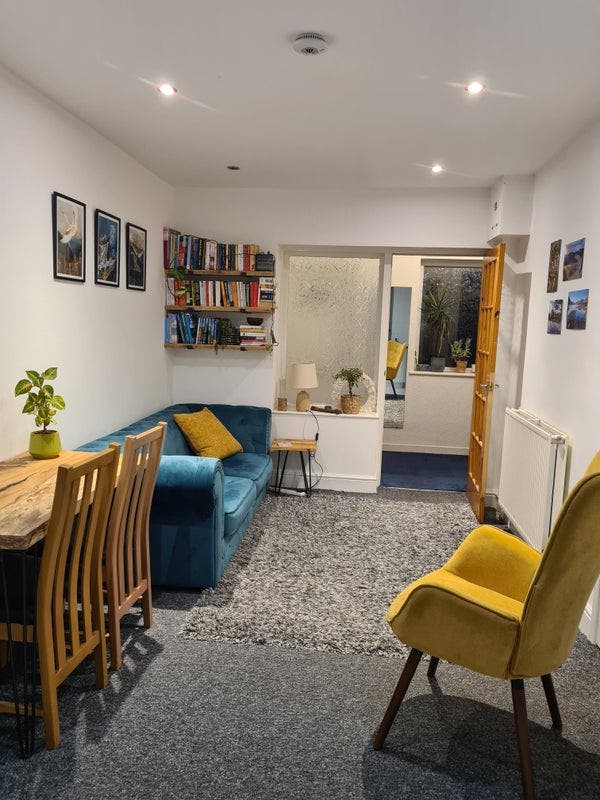 Short Term - Large double room in friendly house Main Photo