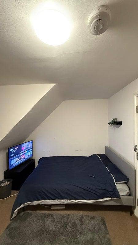 Room in a Shared Flat, Chesterfield Court, NW11 Main Photo