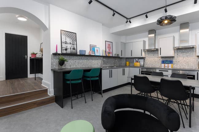 Super Fresh House Share With Own Bathroom! Main Photo