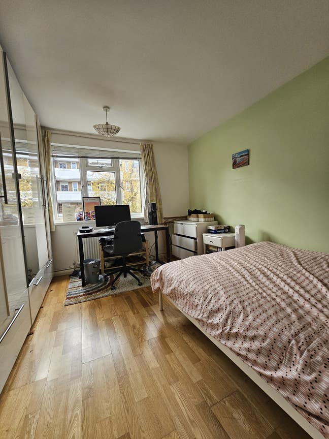 Sublet Dec-Feb | King room near Kings Cross £1k/m Main Photo