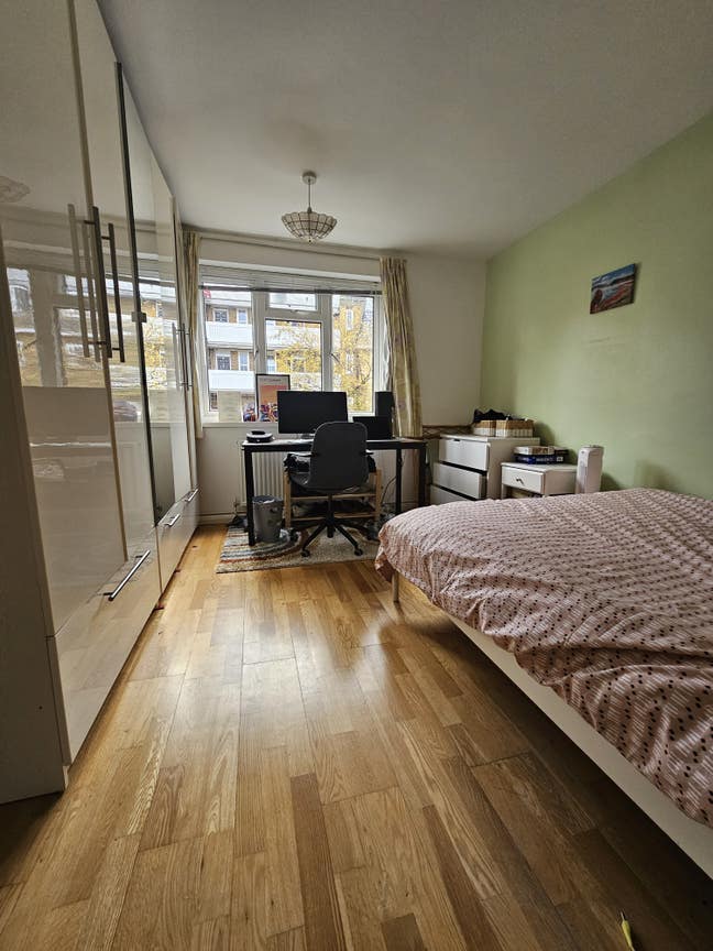 Sublet Dec-Feb | King room near Kings Cross £1k/m Main Photo
