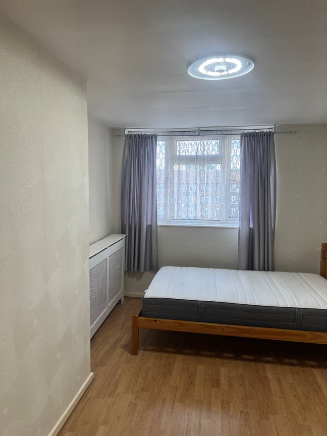 Double Bedroom near Feltham station Main Photo