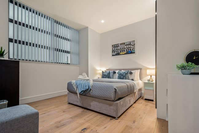 One Bedroom ,10 minute from Morington Crescent Main Photo