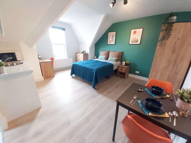 En-suite double bedroom For COUPLE (Kitchenette) Main Photo